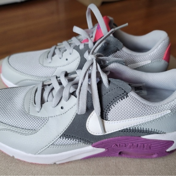 Nike Shoes - Nike Airmax - NEW without box